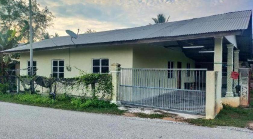 Oyo 90577 Safi Homestay Kuala Terengganu Esterno foto